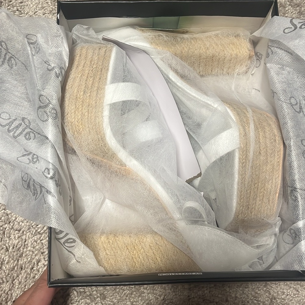 NEW NEVER WORN! SO ME LUCA PLATFORM HEELS - Picture 4 of 5